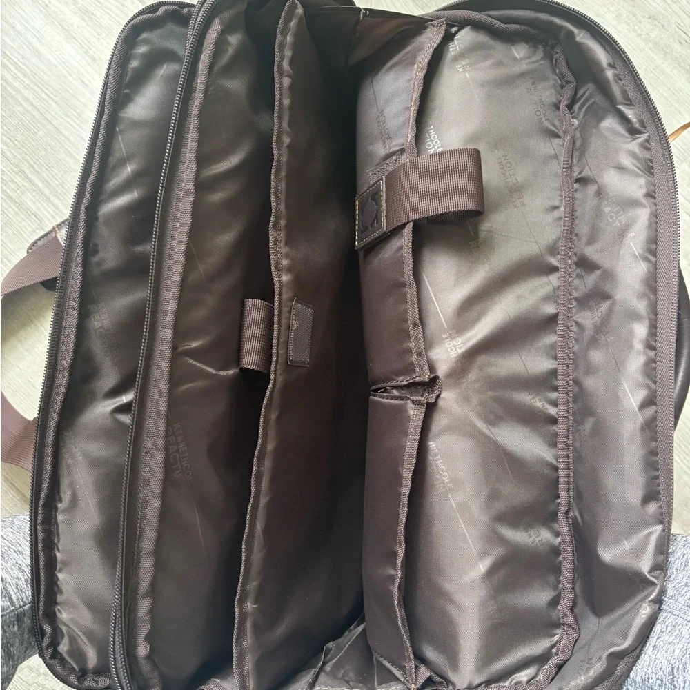 Kenneth Cole Reaction Genuine Brown Leather Business Portfolio Messenger Bag